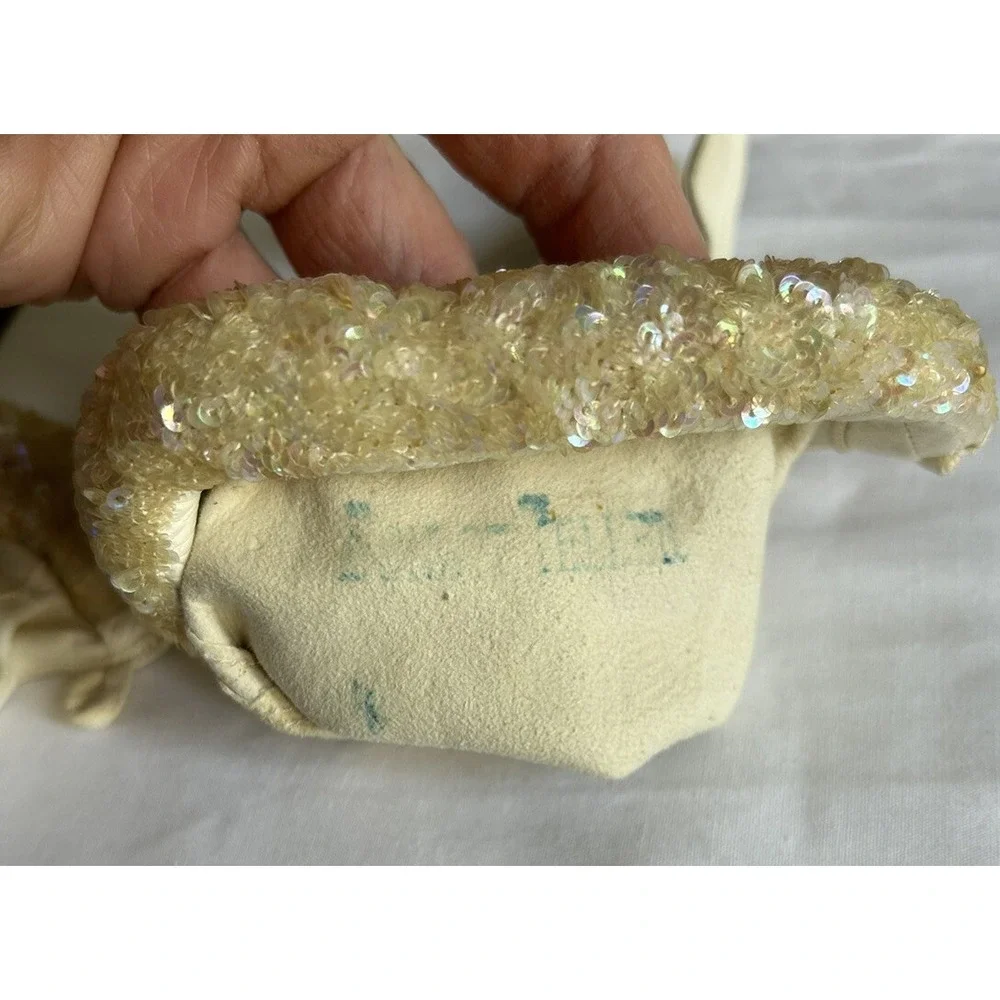 Beautiful Vintage Beige Leather Gloves With Sequins Wrist‎ Size 6 1/2